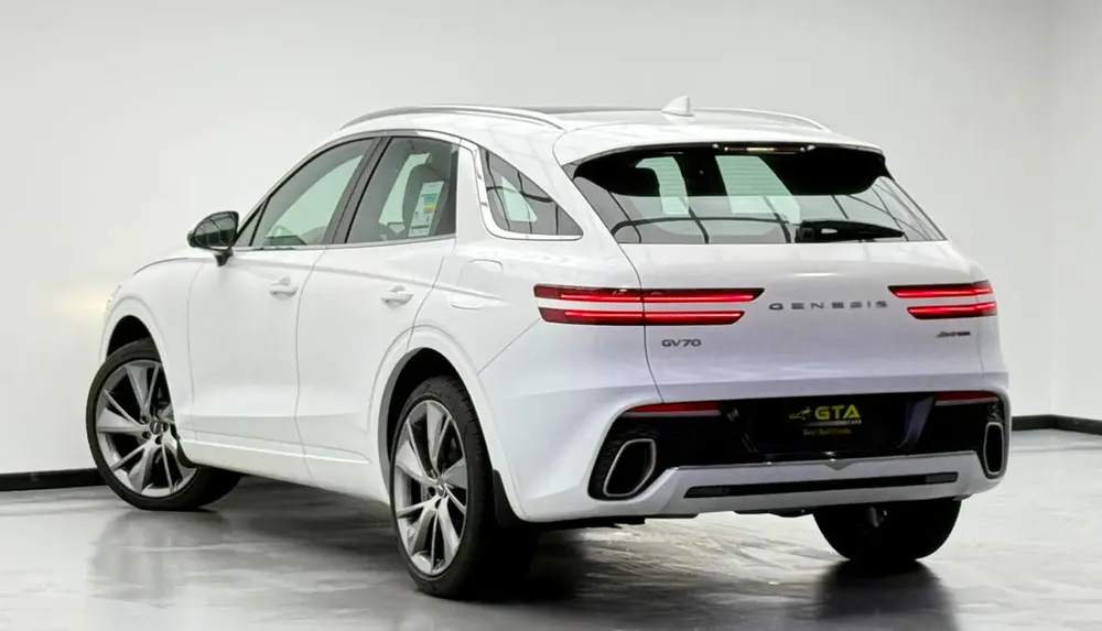 2023 Genesis GV70, Warranty + Full Service History, GCC - Image 4