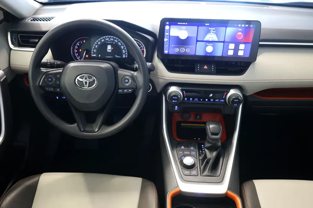 RAV4 ADVENTURE 4WD - GCC SPECS - ACCIDENT FREE - FULL SERVICE HISTORY - UNDER WARRANTY - - Image 14