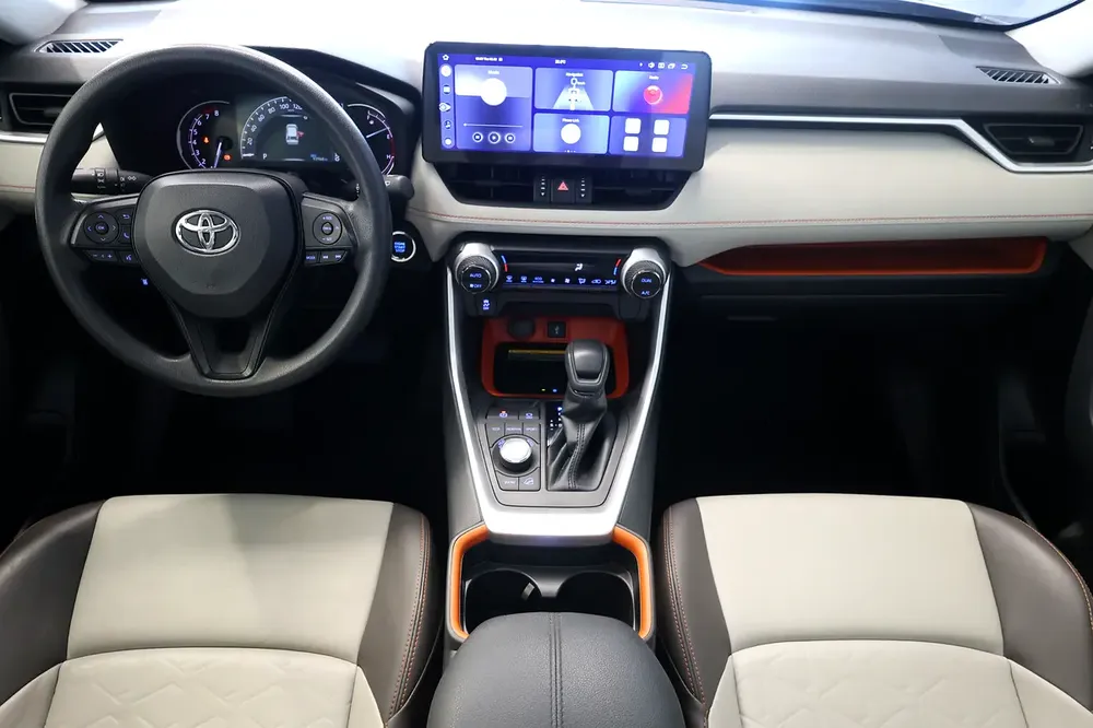 RAV4 ADVENTURE 4WD - GCC SPECS - ACCIDENT FREE - FULL SERVICE HISTORY - UNDER WARRANTY - - Image 16