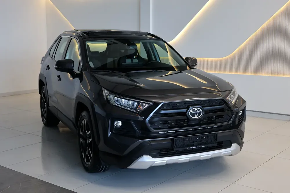 RAV4 ADVENTURE 4WD - GCC SPECS - ACCIDENT FREE - FULL SERVICE HISTORY - UNDER WARRANTY - - Image 4