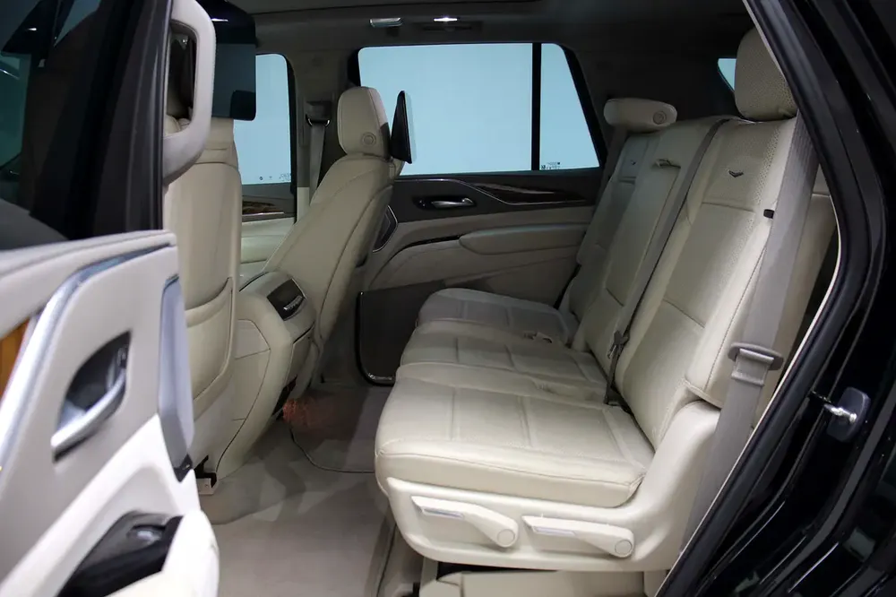 2023 Cadillac Escalade Sport Platinum | GCC Specs | Low Mileage - Image 10