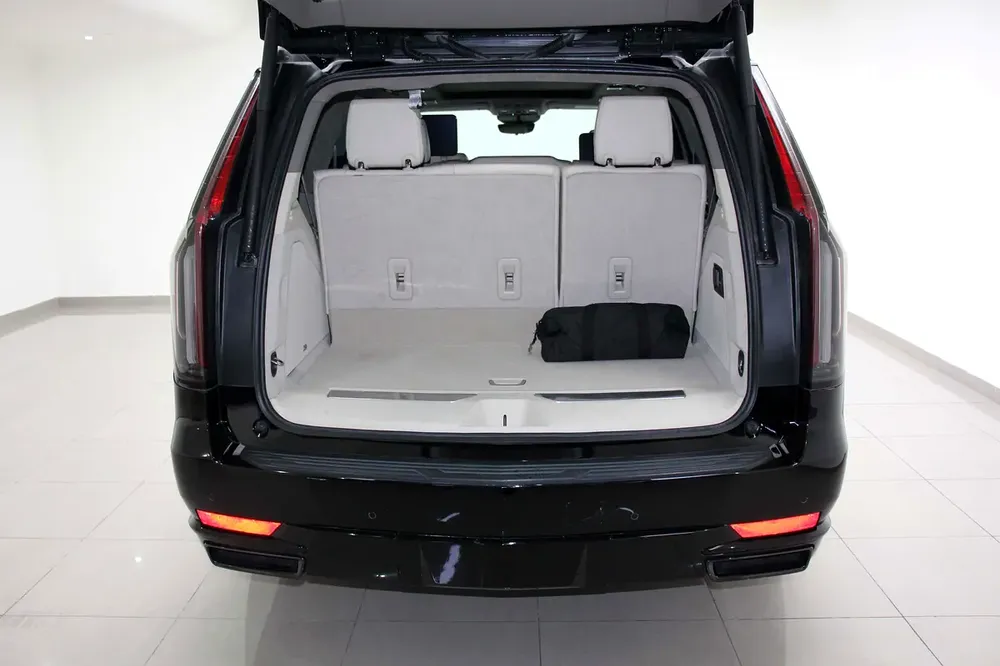 2023 Cadillac Escalade Sport Platinum | GCC Specs | Low Mileage - Image 5