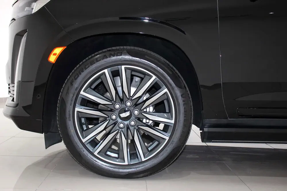 2023 Cadillac Escalade Sport Platinum | GCC Specs | Low Mileage - Image 6