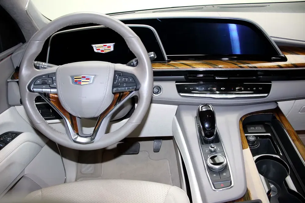 2023 Cadillac Escalade Sport Platinum | GCC Specs | Low Mileage - Image 8