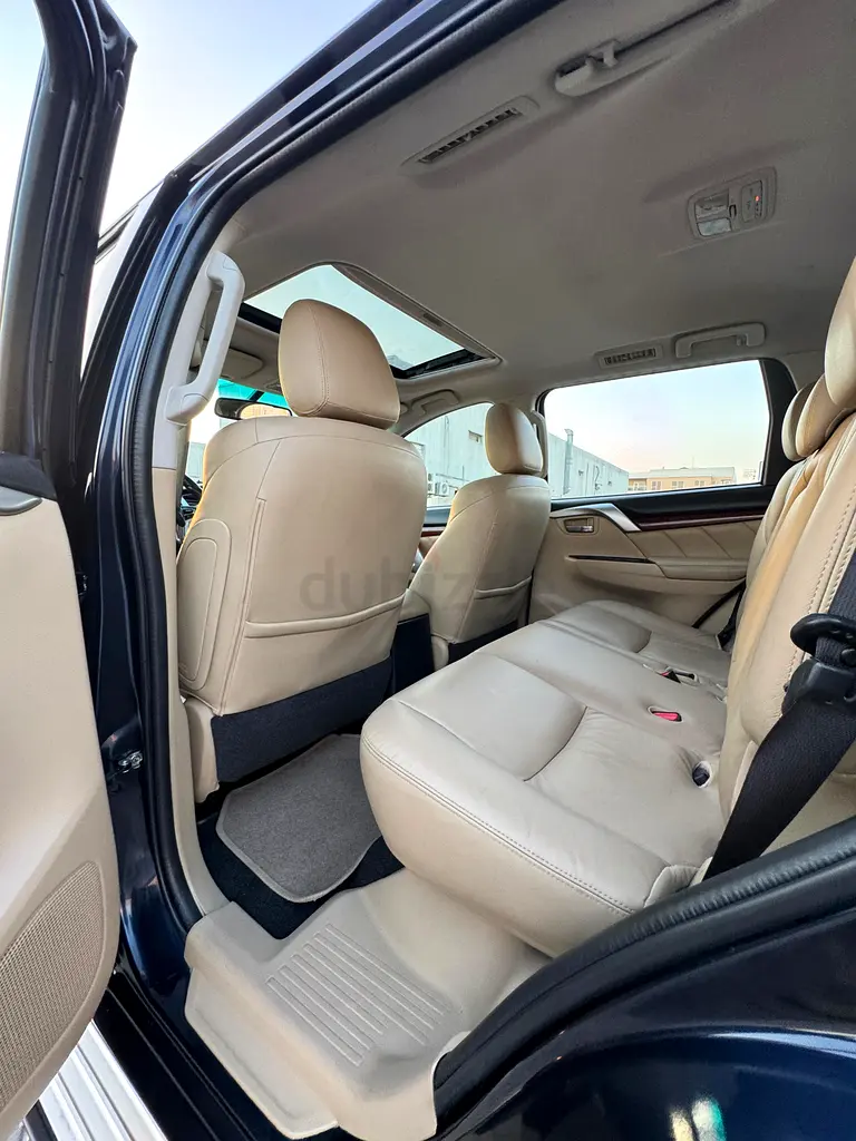 Montero Sport 2016 Top line No accident 4×4 - Image 7
