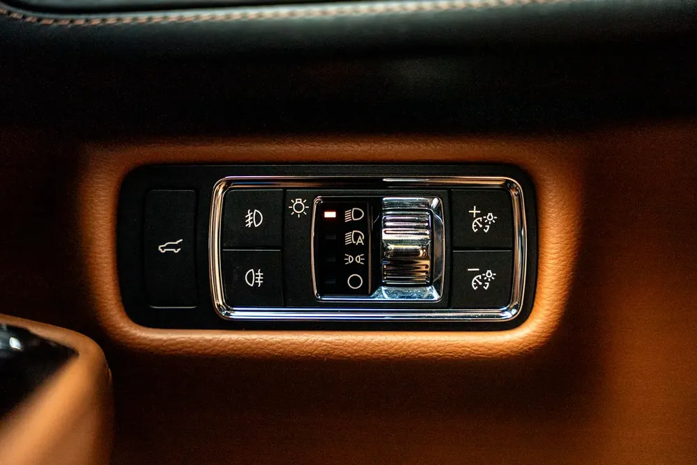 With Agency Warranty/Service Package - 2022 Lincoln Aviator Presidential GCC - Image 12