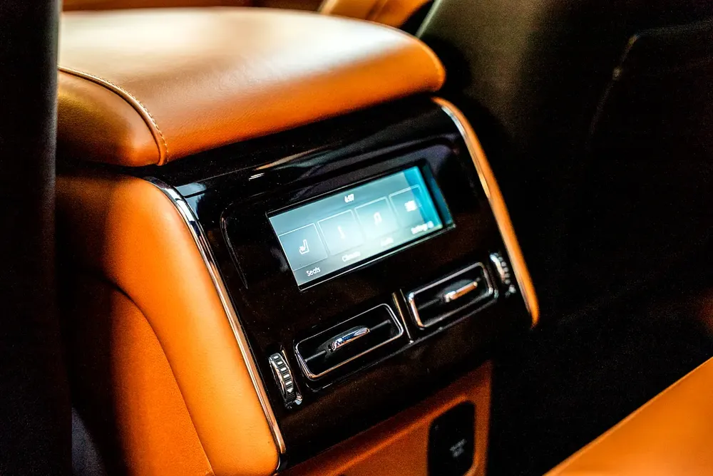 With Agency Warranty/Service Package - 2022 Lincoln Aviator Presidential GCC - Image 15