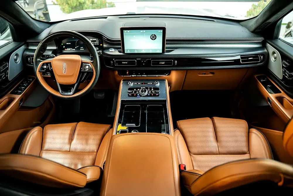 With Agency Warranty/Service Package - 2022 Lincoln Aviator Presidential GCC - Image 18