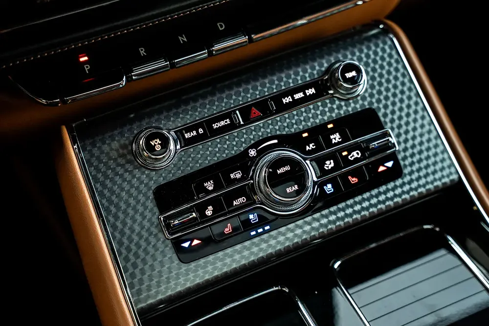 With Agency Warranty/Service Package - 2022 Lincoln Aviator Presidential GCC - Image 9