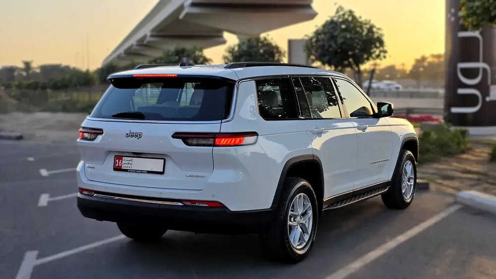 2025 Jeep Grand Cherokee Laredo - GCC Specs - Brand New! EXPORT ONLY - Image 11