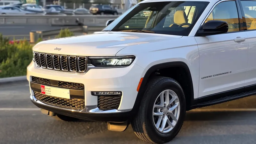 2025 Jeep Grand Cherokee Laredo - GCC Specs - Brand New! EXPORT ONLY - Image 7
