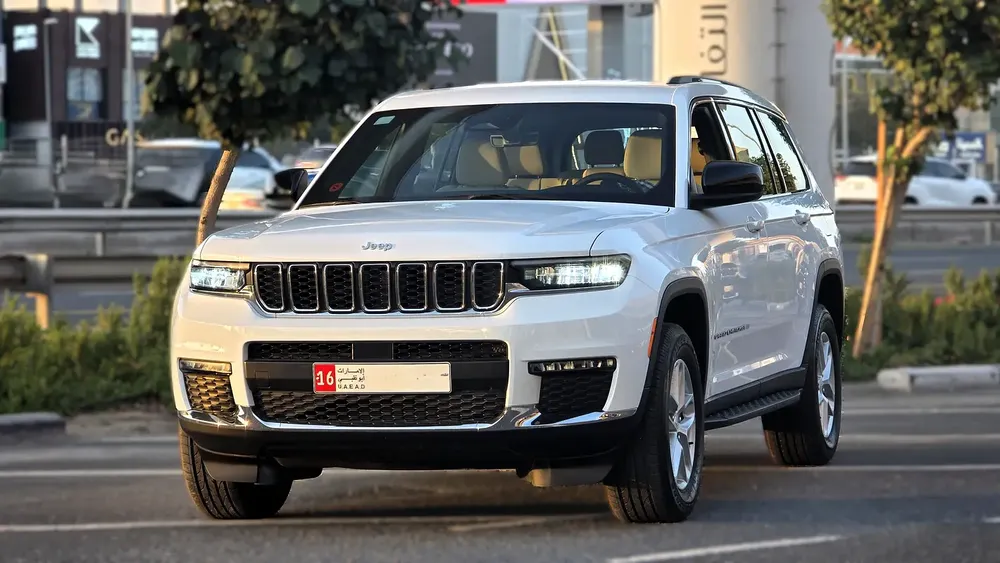 2025 Jeep Grand Cherokee Laredo - GCC Specs - Brand New! EXPORT ONLY - Image 9