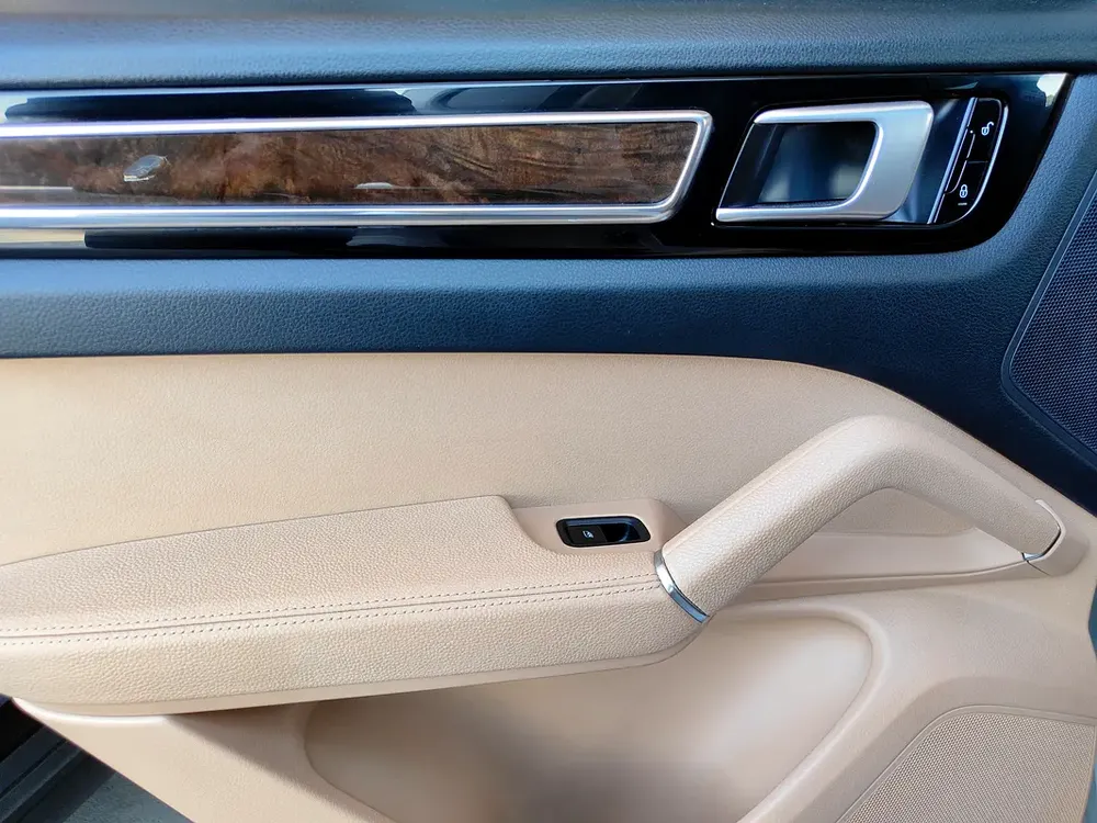 AED 2,450 P.M | 2018 Porsche Cayenne | Under Warranty | GCC | - Image 11
