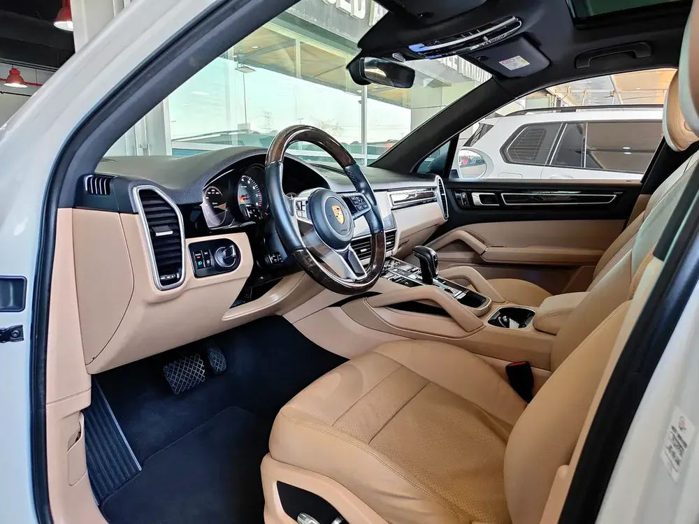 AED 2,450 P.M | 2018 Porsche Cayenne | Under Warranty | GCC | - Image 12