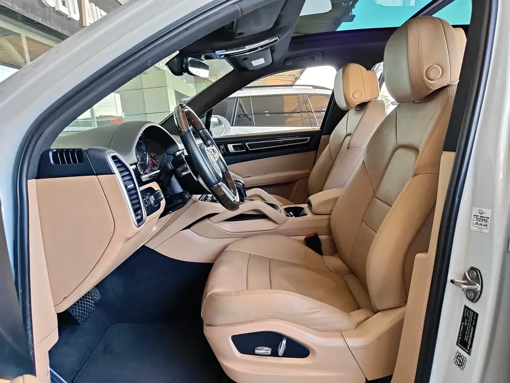 AED 2,450 P.M | 2018 Porsche Cayenne | Under Warranty | GCC | - Image 13