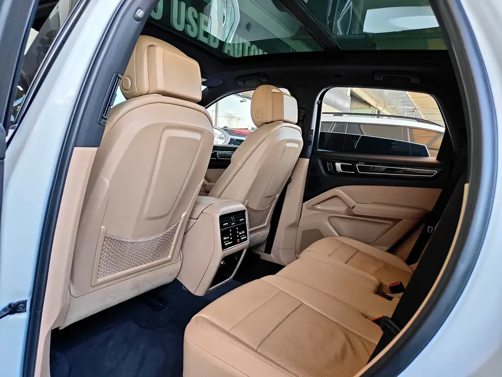 AED 2,450 P.M | 2018 Porsche Cayenne | Under Warranty | GCC | - Image 15
