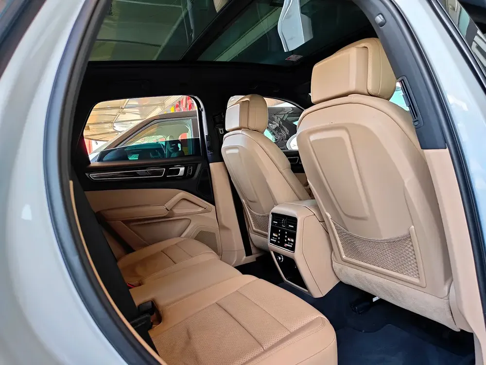 AED 2,450 P.M | 2018 Porsche Cayenne | Under Warranty | GCC | - Image 17