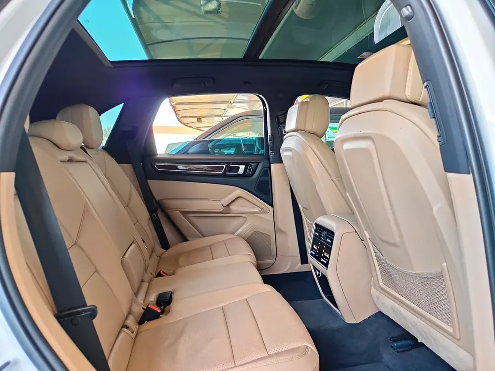 AED 2,450 P.M | 2018 Porsche Cayenne | Under Warranty | GCC | - Image 18