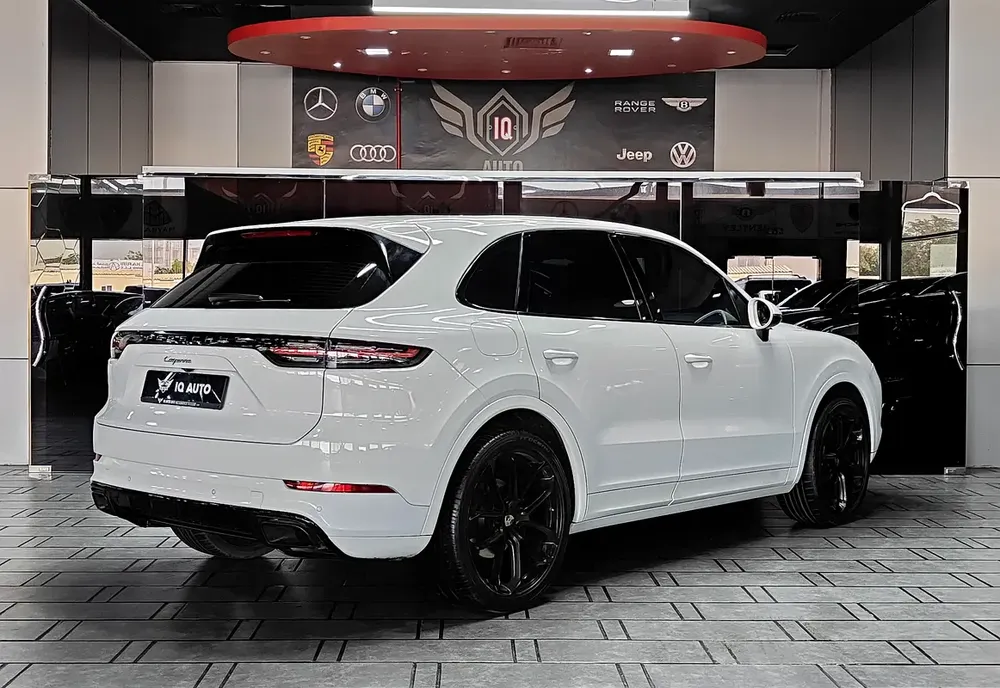 AED 2,450 P.M | 2018 Porsche Cayenne | Under Warranty | GCC | - Image 4