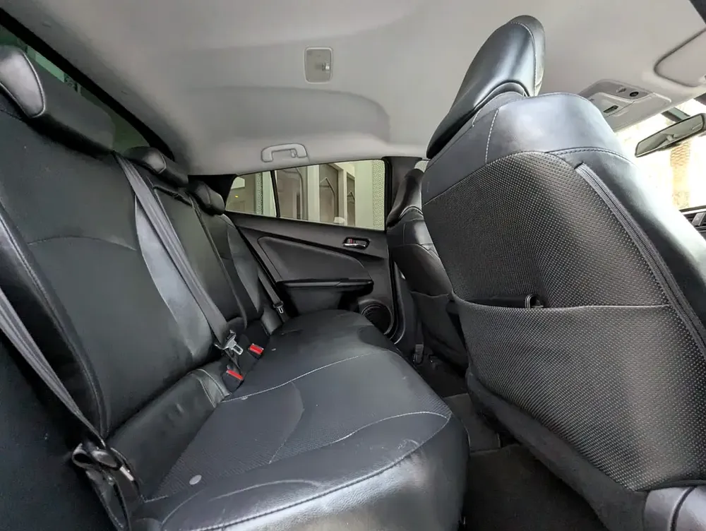 Toyota Prius Iconic 2017 - GCC Specs Full Option With Navigation and Leather Seats - Image 10