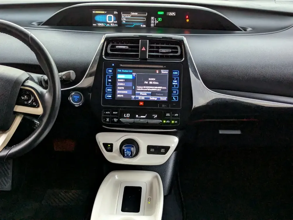 Toyota Prius Iconic 2017 - GCC Specs Full Option With Navigation and Leather Seats - Image 12