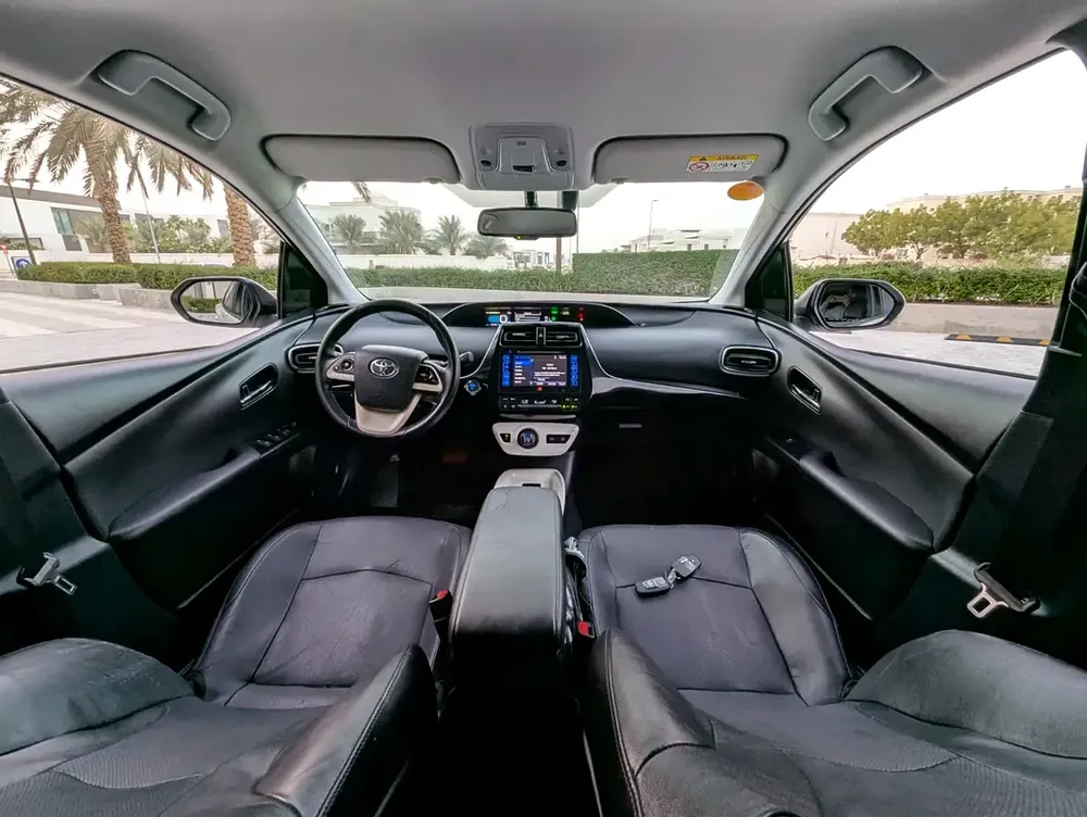 Toyota Prius Iconic 2017 - GCC Specs Full Option With Navigation and Leather Seats - Image 13