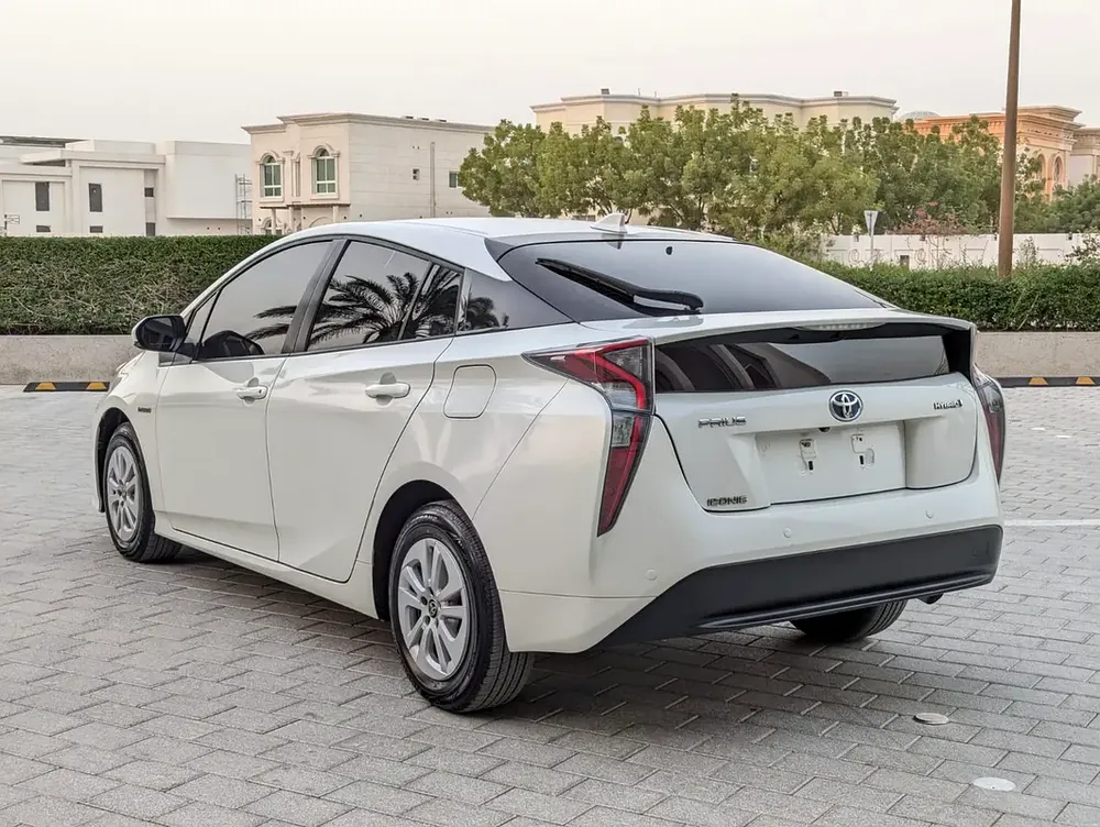 Toyota Prius Iconic 2017 - GCC Specs Full Option With Navigation and Leather Seats - Image 14