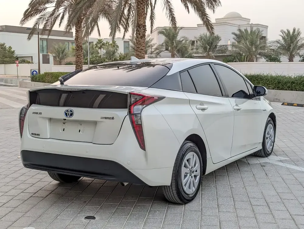 Toyota Prius Iconic 2017 - GCC Specs Full Option With Navigation and Leather Seats - Image 15