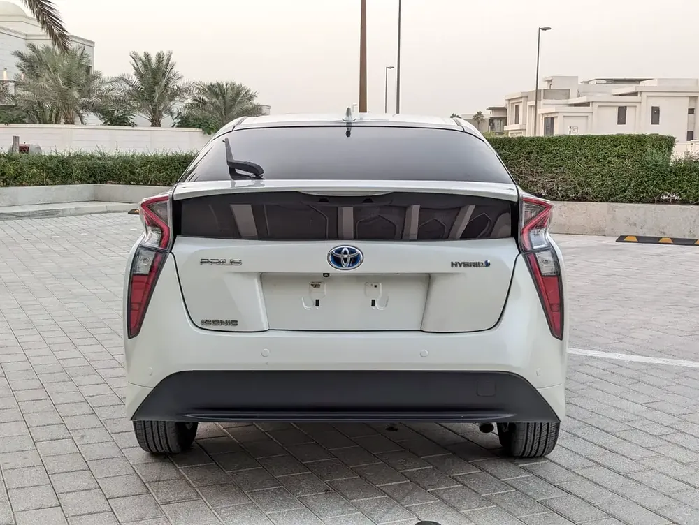 Toyota Prius Iconic 2017 - GCC Specs Full Option With Navigation and Leather Seats - Image 16