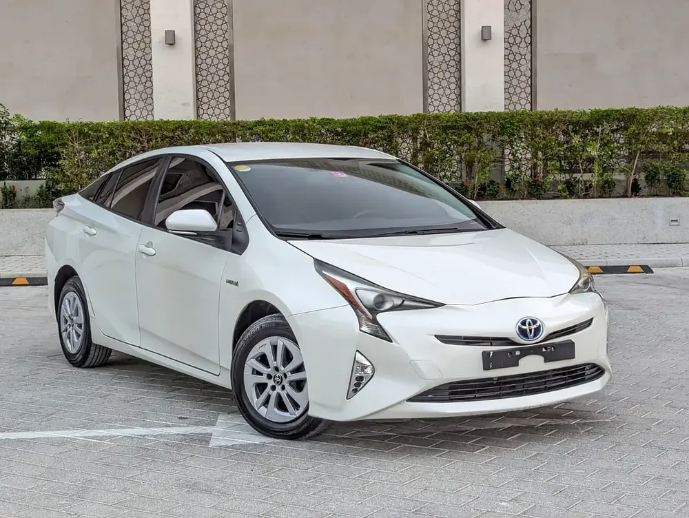 Toyota Prius Iconic 2017 - GCC Specs Full Option With Navigation and Leather Seats - Image 5