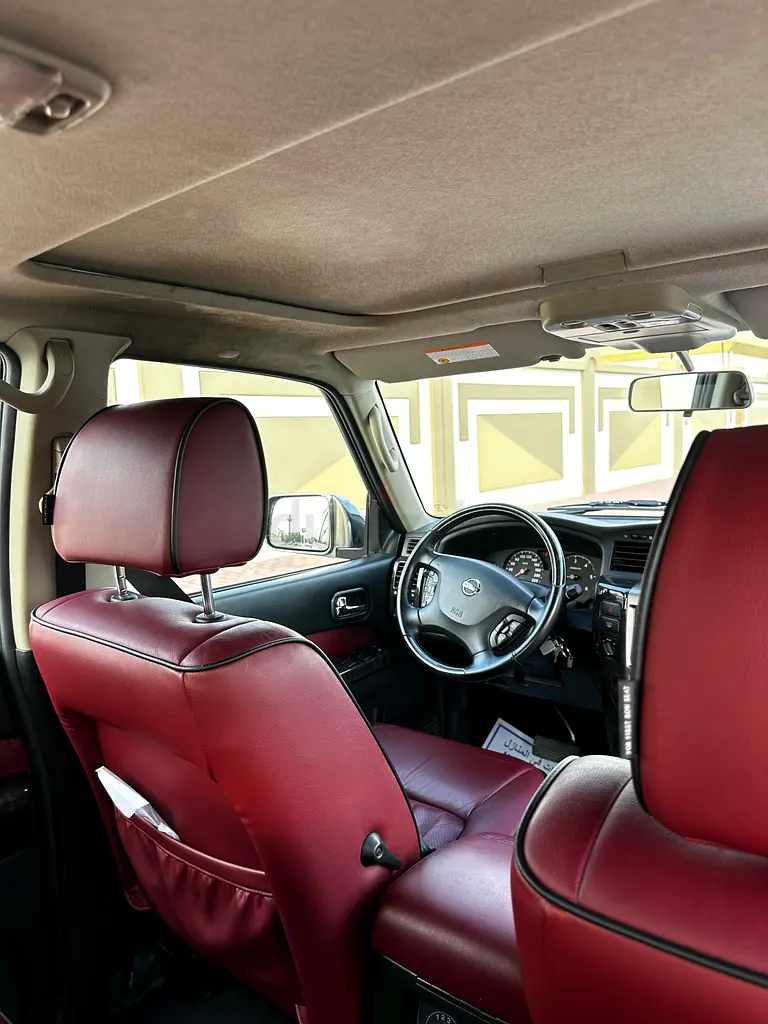 Nissan Patrol Safari Super Safari 2023 GCC Specs اول مالك من الوكاله تشيكات الوكاله - Image 6
