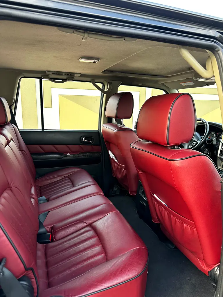 Nissan Patrol Safari Super Safari 2023 GCC Specs اول مالك من الوكاله تشيكات الوكاله - Image 7