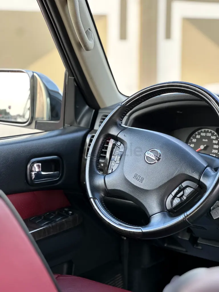 Nissan Patrol Safari Super Safari 2023 GCC Specs اول مالك من الوكاله تشيكات الوكاله - Image 8