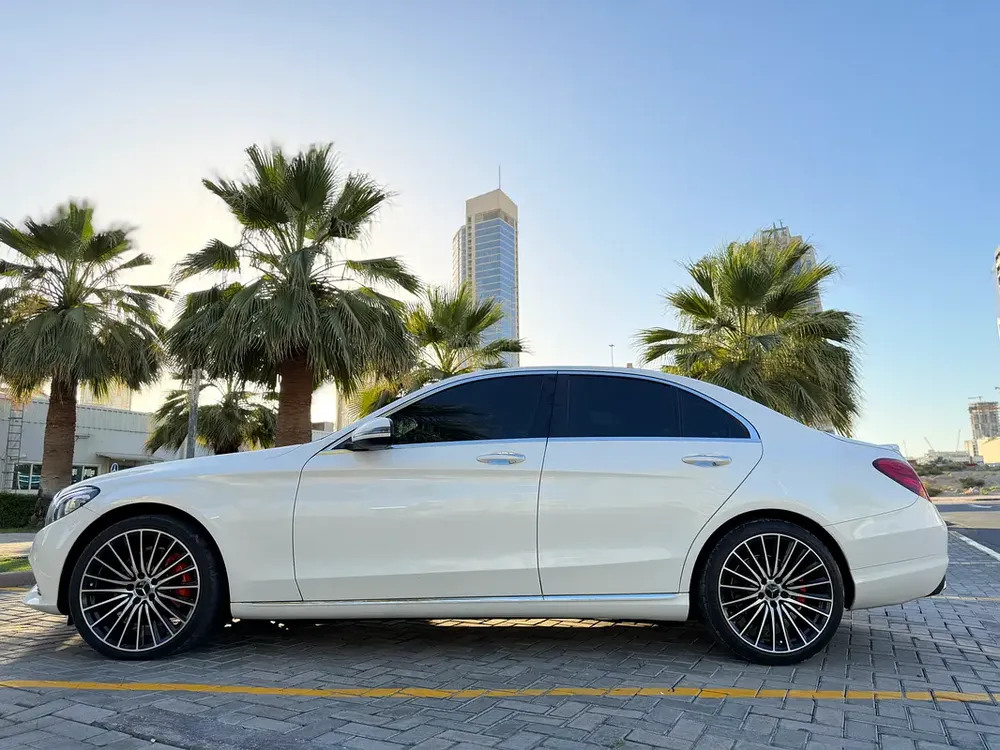 Stunning Mercedes-Benz C 300 AMG 2017 - Sporty Design  Premium Comfort - Image 18