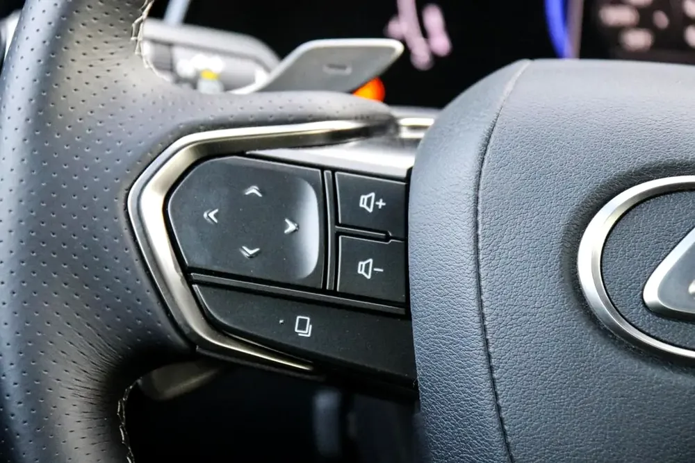 RX500 F-SPORT H 2025 - Image 8