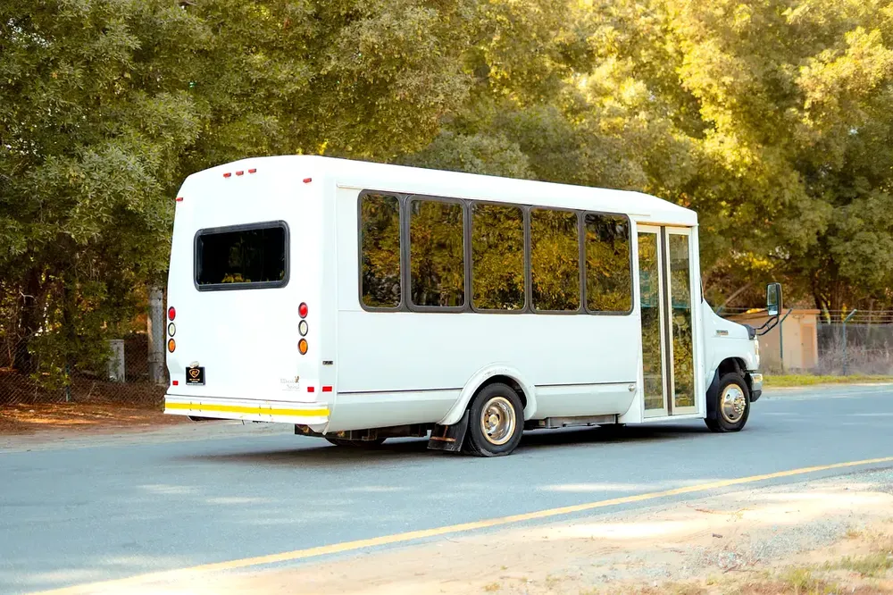 2016 Ford Phoenix Electric Bus | 17-Seater | Automatic | GCC Specs | Ref#F22826 - Image 4