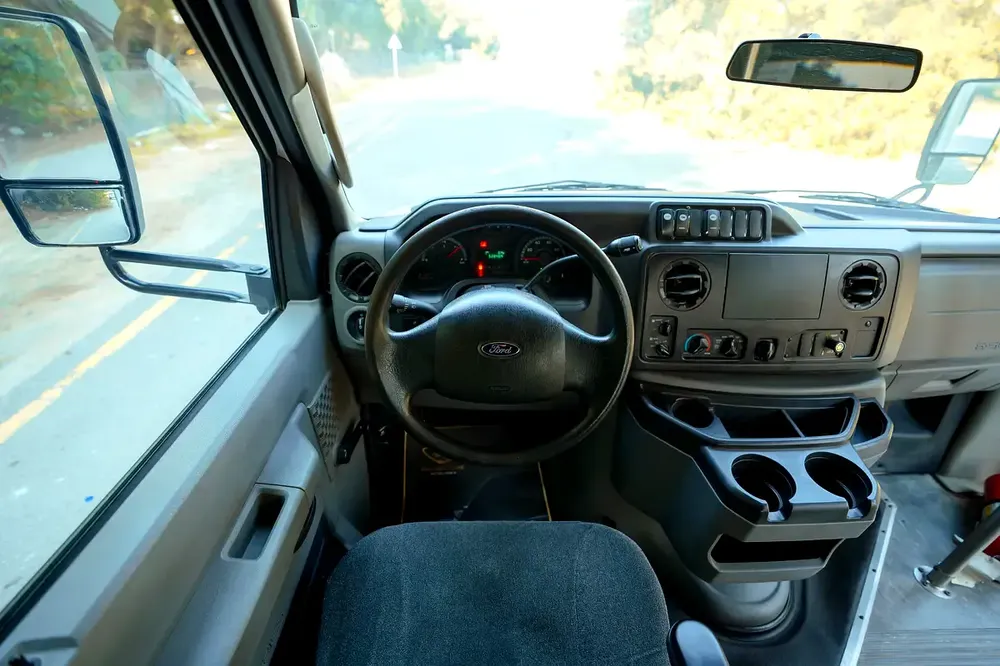 2016 Ford Phoenix Electric Bus | 17-Seater | Automatic | GCC Specs | Ref#F22826 - Image 9