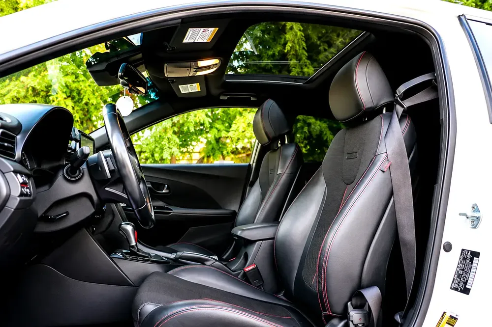 2019 Hyundai Veloster Premium | American Specs | Well Maintained - Image 10
