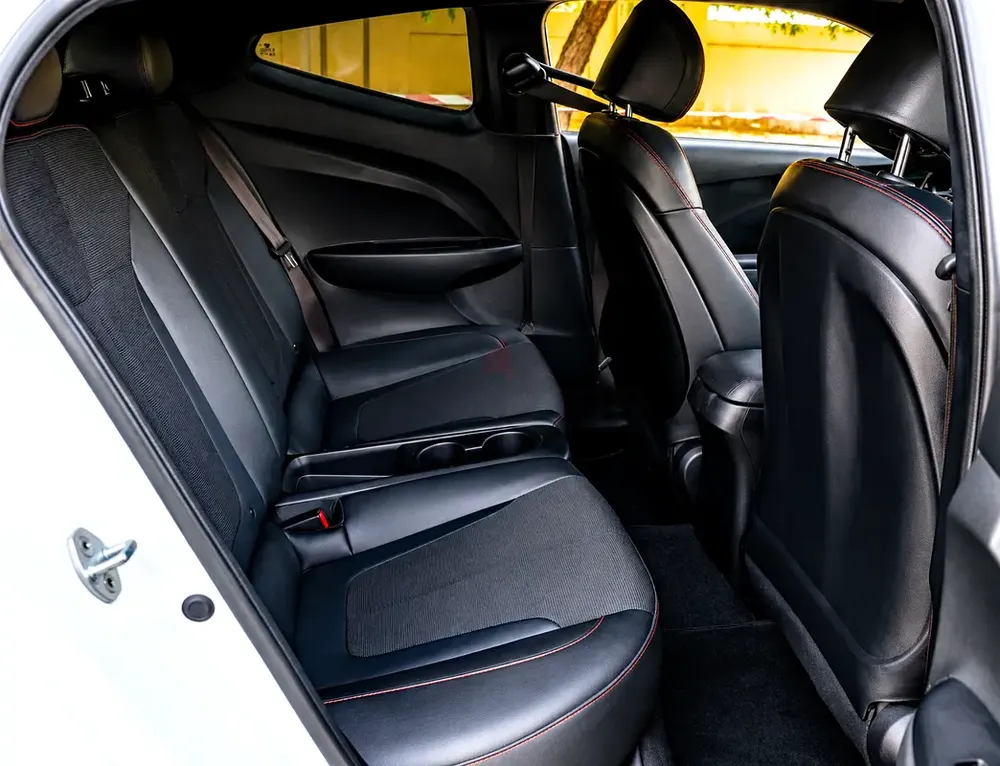 2019 Hyundai Veloster Premium | American Specs | Well Maintained - Image 14