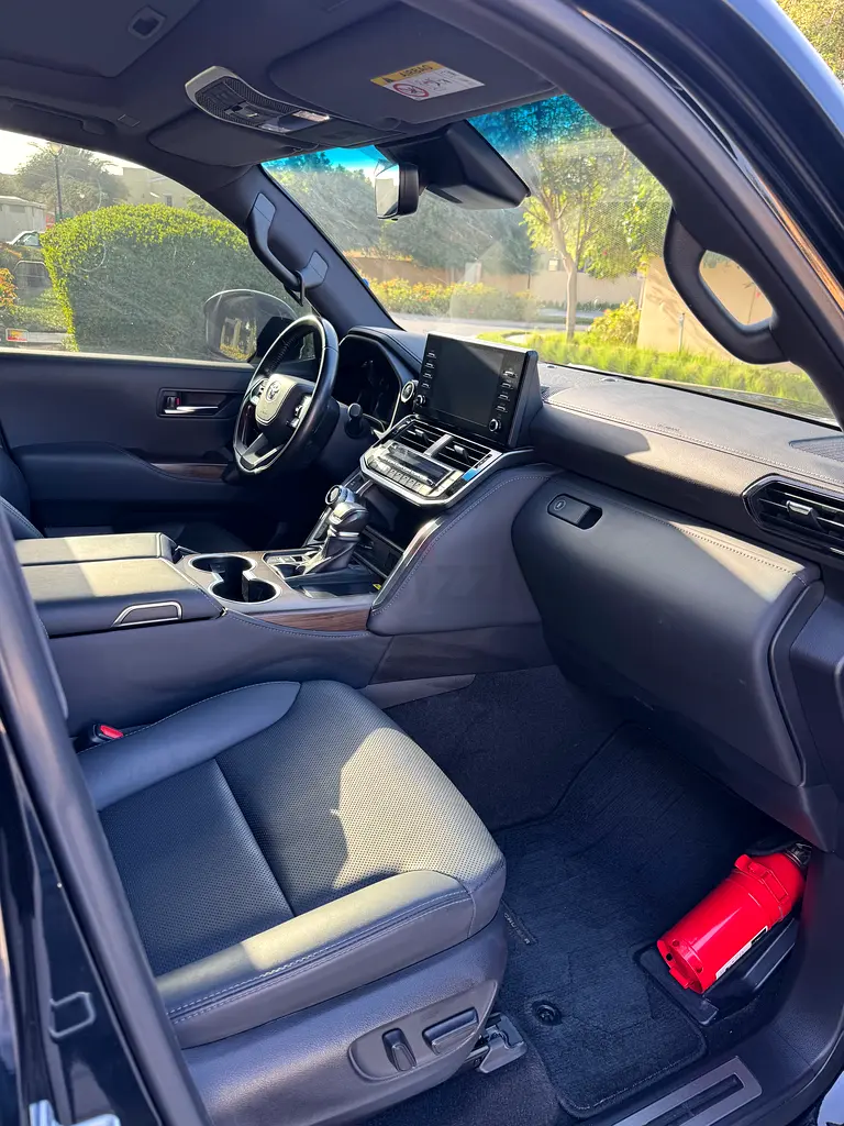 Toyota Land Cruiser GXR 2023 GCC Specs - Image 12
