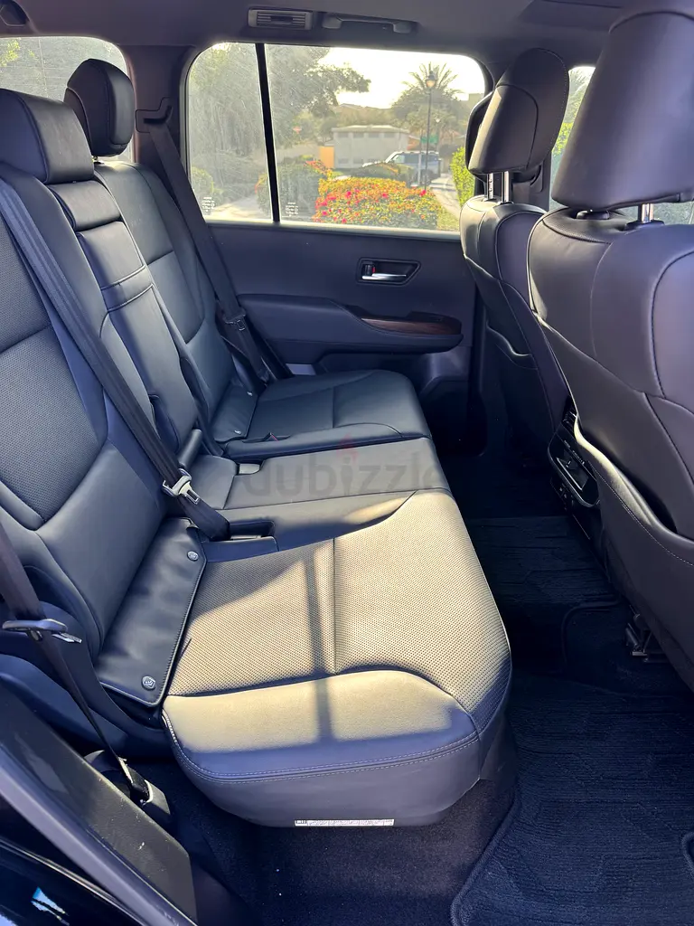 Toyota Land Cruiser GXR 2023 GCC Specs - Image 17