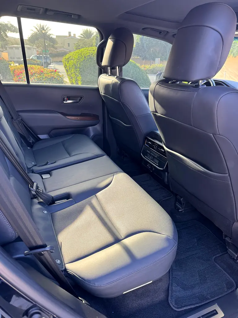 Toyota Land Cruiser GXR 2023 GCC Specs - Image 18