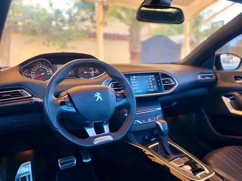 2018 PEUGEOT 308 GT LINE || GCC || FULL OPTION PANORAMA || FULL SERVICE HISTORY || PRISTINE CONDTION - Image 12