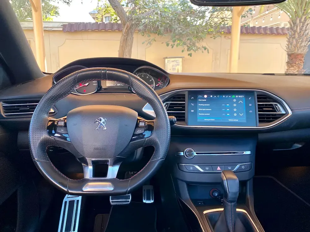 2018 PEUGEOT 308 GT LINE || GCC || FULL OPTION PANORAMA || FULL SERVICE HISTORY || PRISTINE CONDTION - Image 16