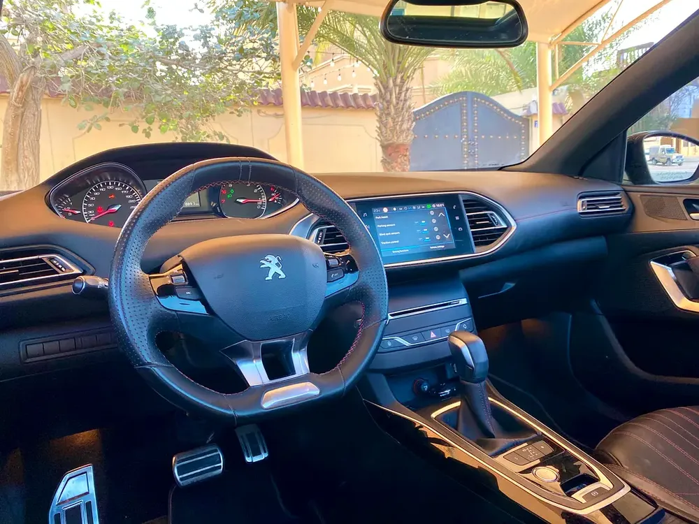 2018 PEUGEOT 308 GT LINE || GCC || FULL OPTION PANORAMA || FULL SERVICE HISTORY || PRISTINE CONDTION - Image 18