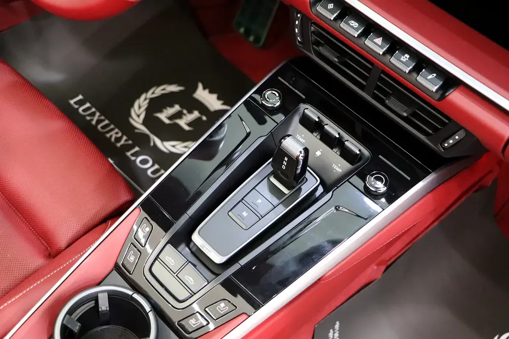 Porsche 911 Targa 4 GTS | GCC Specs | 2025 - Image 12
