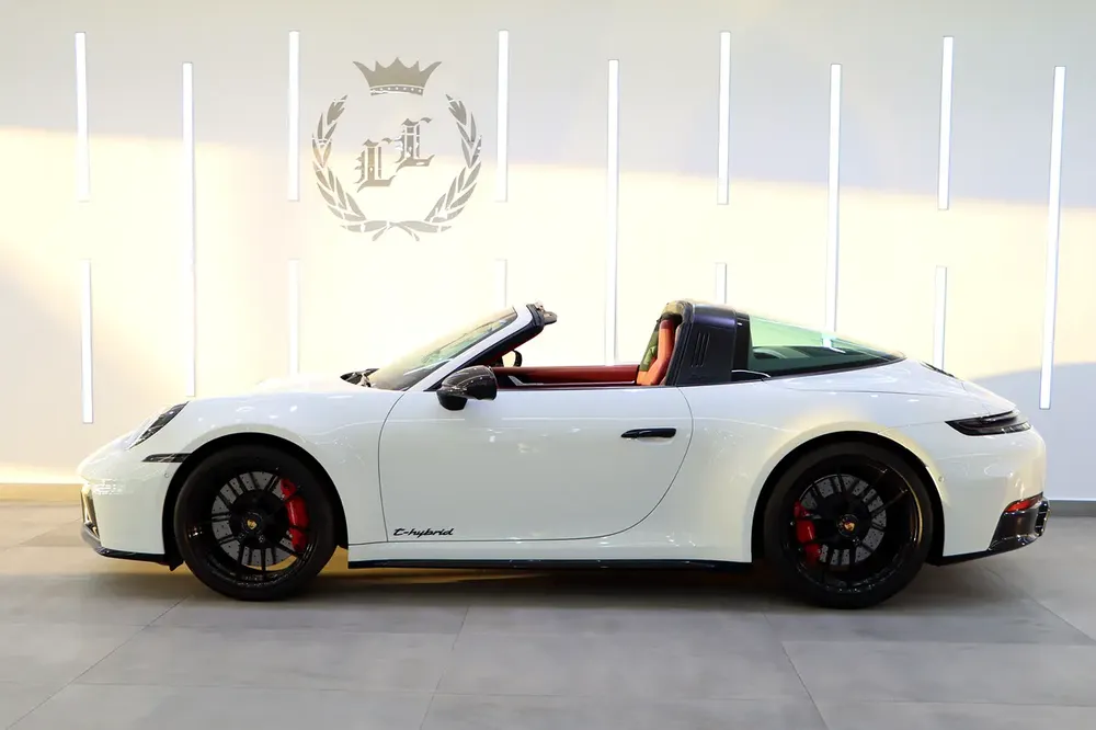 Porsche 911 Targa 4 GTS | GCC Specs | 2025 - Image 4