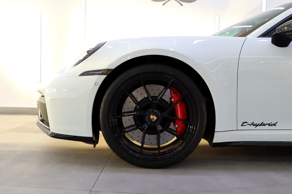 Porsche 911 Targa 4 GTS | GCC Specs | 2025 - Image 5