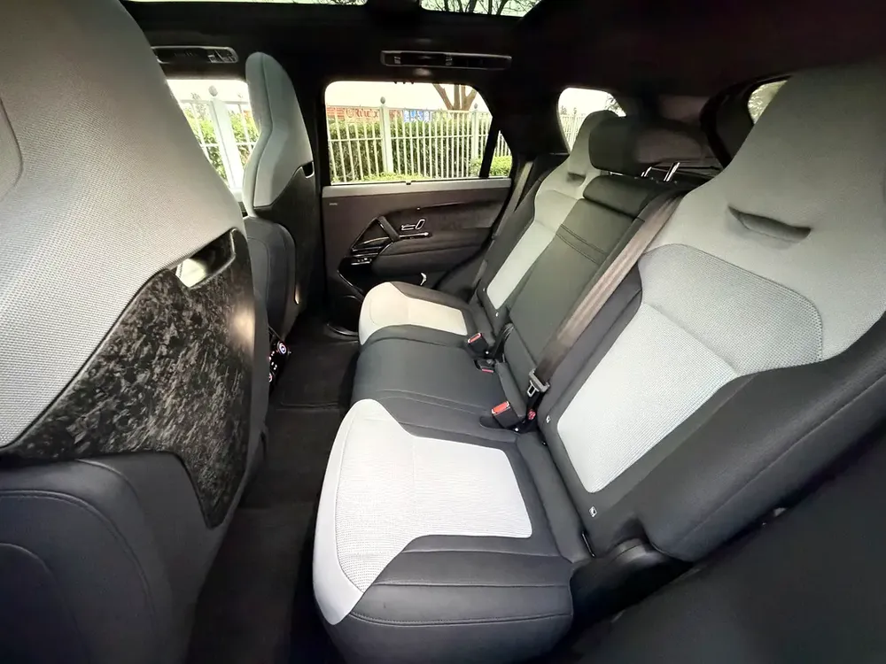 2025 Land Rover Range Rover Sport SV - American Specs - Brand New - Image 13