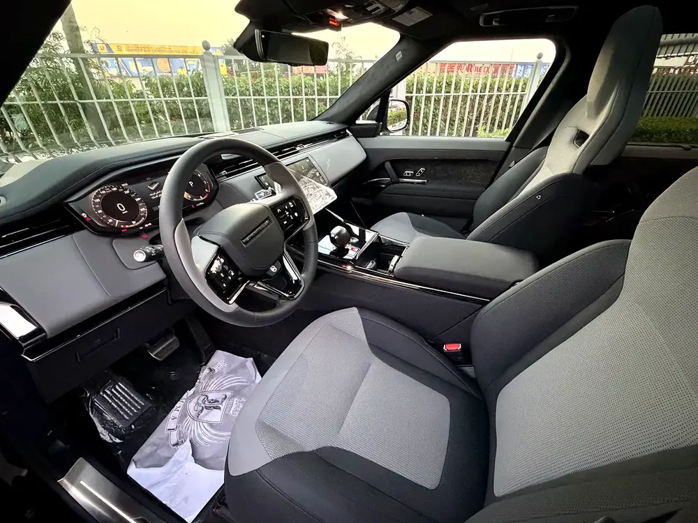 2025 Land Rover Range Rover Sport SV - American Specs - Brand New - Image 9